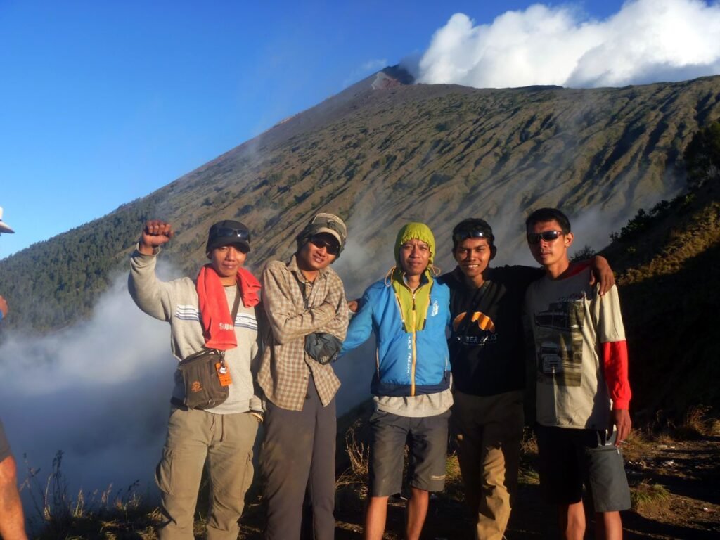Mount Rinjani Guided Treks: How to Hike Indonesia’s Sacred Peak Safely