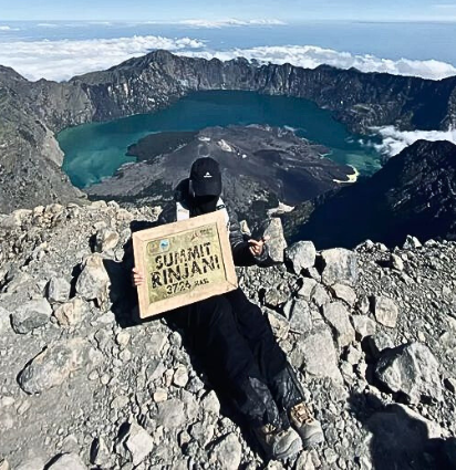 Mount Rinjani trekking, Rinjani trekking Lombok, Mount Rinjani hike, Rinjani summit trek, Rinjani crater rim trekking, Segara Anak Lake Rinjani, Rinjani trekking tour, Best Rinjani trekking, Rinjani trekking package, Rinjani trekking adventure, Rinjani sunrise hike, Rinjani trekking guide