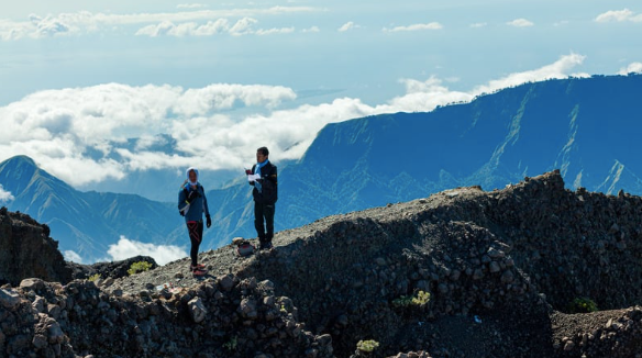 Mount Rinjani trekking, Rinjani trekking Lombok, Mount Rinjani hike, Rinjani summit trek, Rinjani crater rim trekking